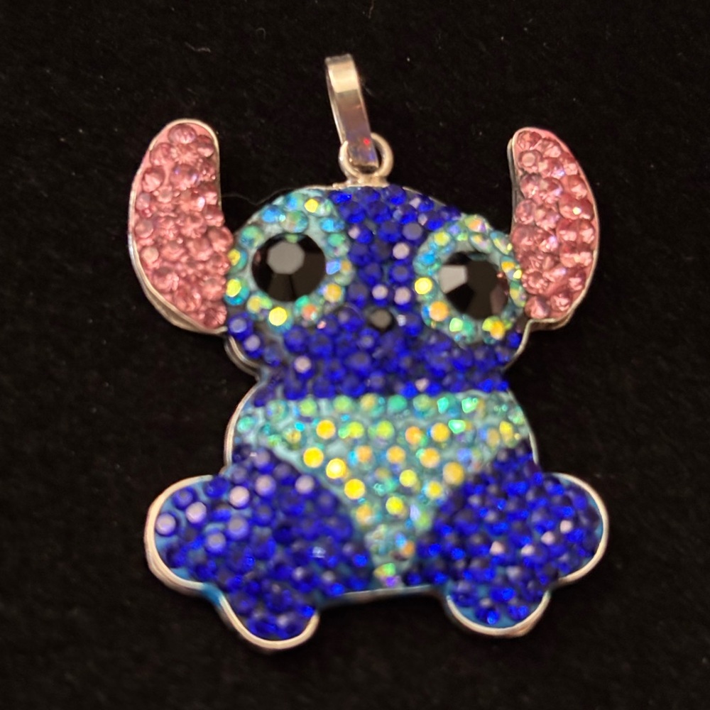 925 Sterling Silver Stitch pendant